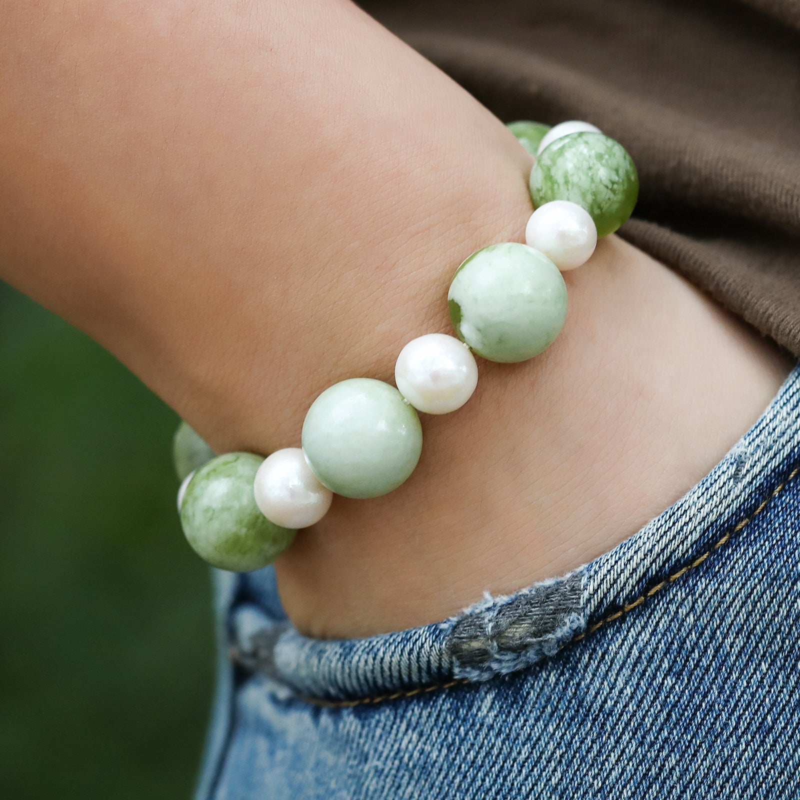 Mountain Moonlight: Serpentine & Freshwater Pearl Bracelet - Nokovia